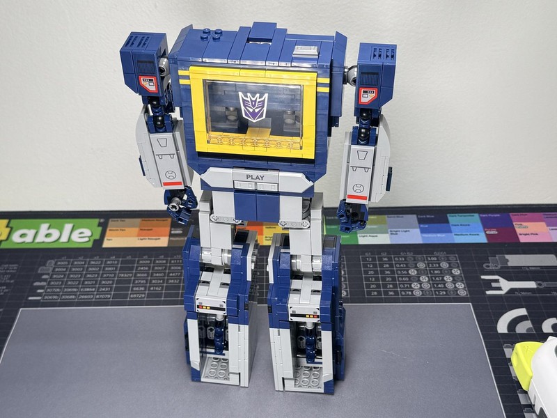 Review: 10358-1 - Transformers: Soundwave | Rebrickable - Build