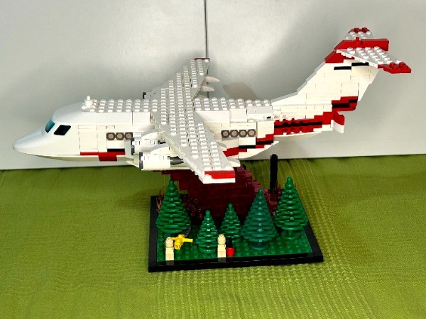 LEGO MOC Microfig scale Avro RJ85 airtanker by DamoB | Rebrickable ...