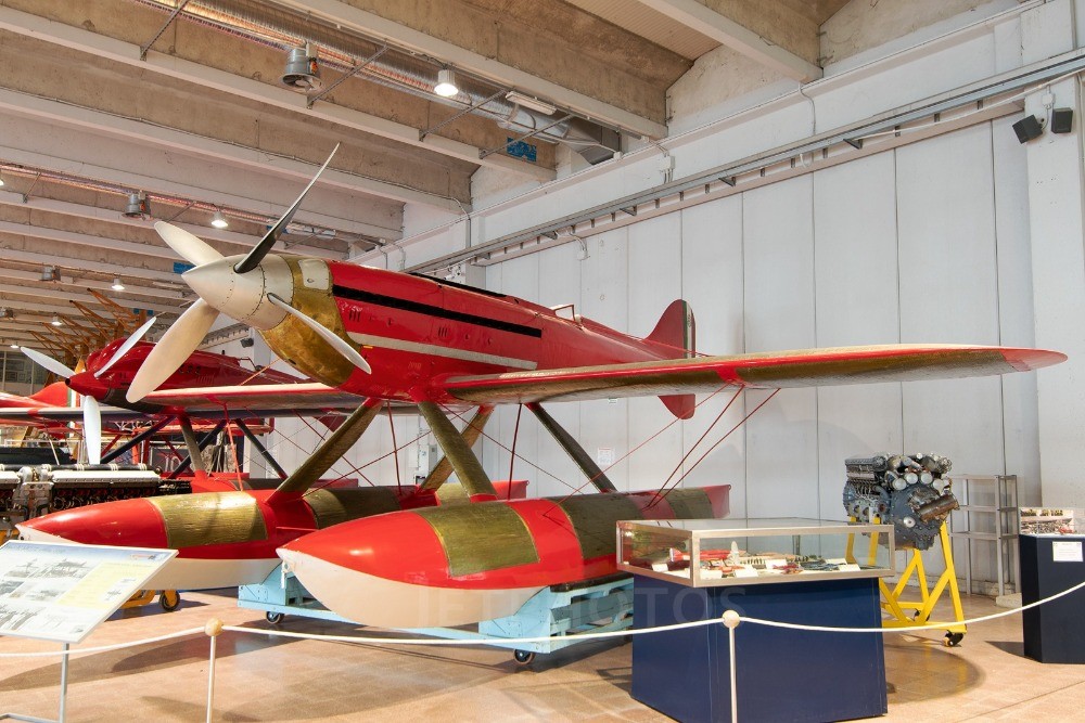 LEGO MOC-250654 Italian Racing Seaplane Macchi MC72 by paulivongethen ...
