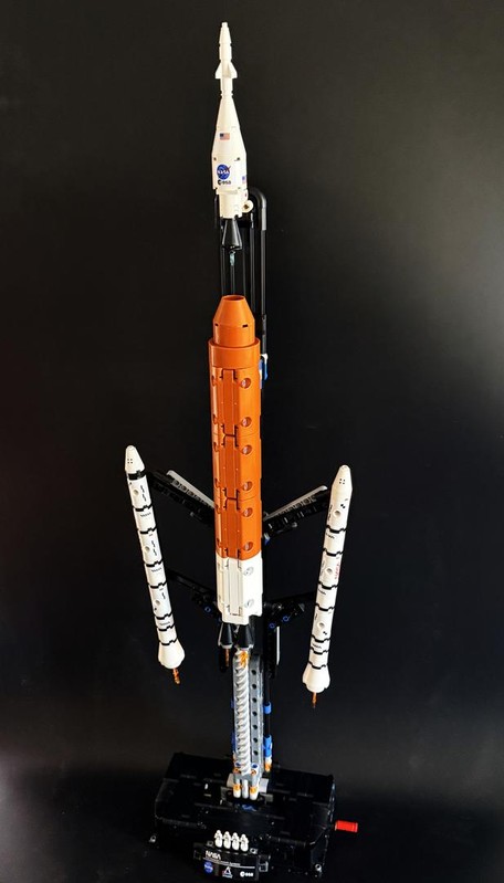 Review: 42221-1 - NASA Artemis Space Launch System Rocket | Rebrickable ...