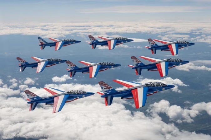 LEGO MOC-218312 Alphat Jet "Patrouille de France" by Frinke ...
