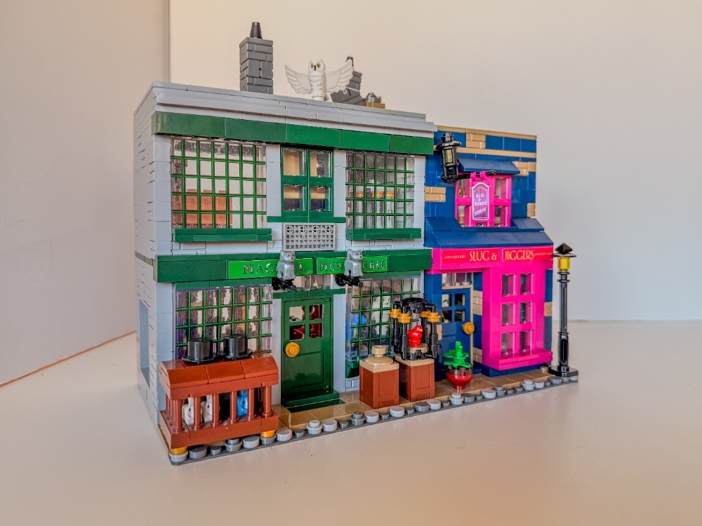 LEGO MOC-260064 Magical Menagerie and Slug & Jiggers Apothacary by ...