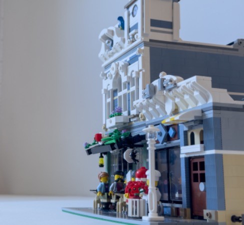 LEGO MOC Clock Cafe - Lego 10255 Assembly Square Alternate