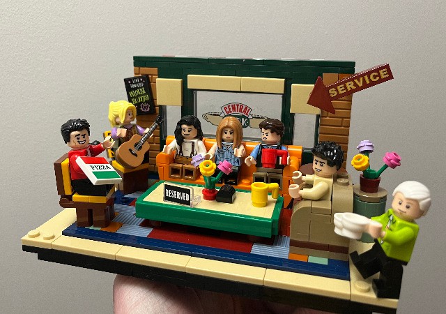 LEGO MOC 21319 - FRIENDS - Smaller display version by Sharblue ...