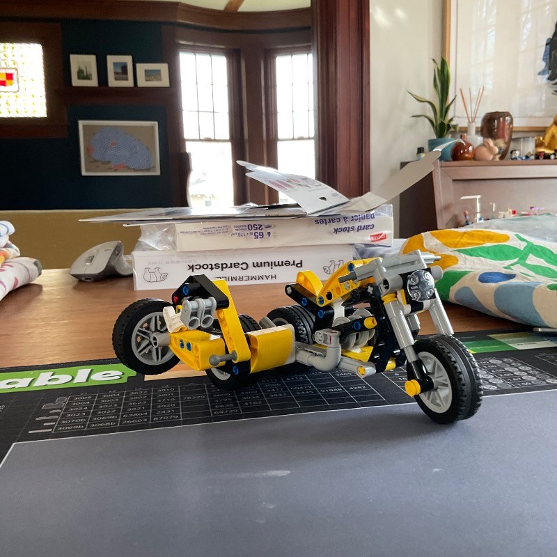 LEGO Set 42225-1 Yellow Motorcycle (2026 Technic) | Rebrickable - Build ...