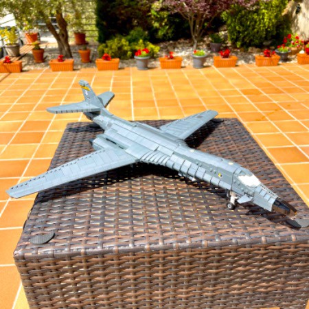 LEGO MOC 1:72 Scale B-1B Lancer By HandSolo99 | Rebrickable - Build ...