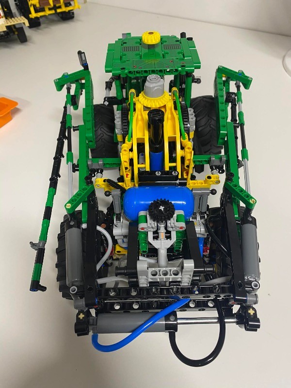 LEGO MOC-175132 42157 John Deere 4940 Sprayer by lars_4444 ...