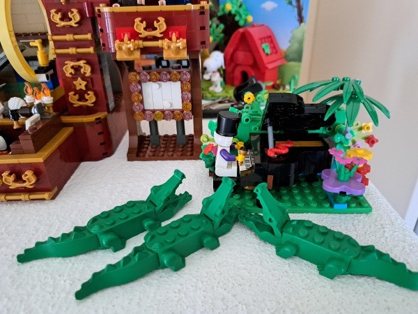 LEGO MOC-113733 Muppet Theatre by mstrutt | Rebrickable - Build with LEGO