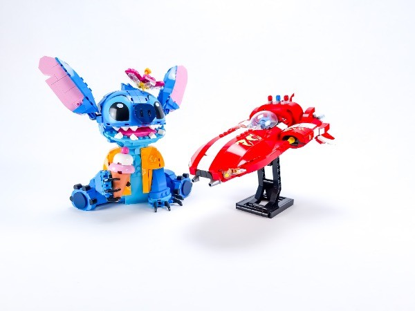 LEGO MOC-215581 Stitch's red police cruiser by SFH_Bricks | Rebrickable ...