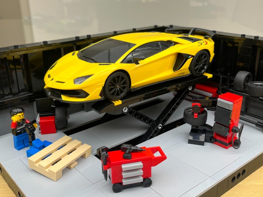 LEGO MOC-262343 Speed Champions Garage [Working Car Lift +