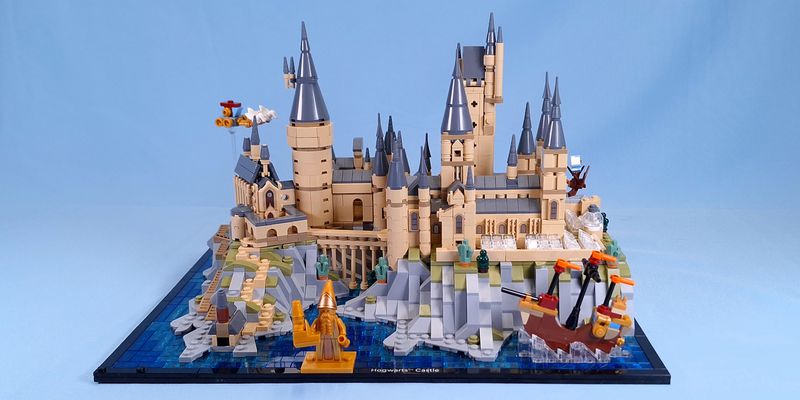 LEGO MOC Nanoscale Hogwarts by satch07
