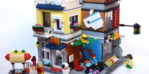 Lego creator townhouse pet shop & café discount 31097