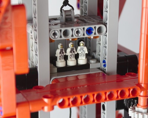 Launch Tower Mk I Con Cingolato Motorizzato Per Saturno V 21309/92176 – MOC 7704 Pezzi - Foto 3
